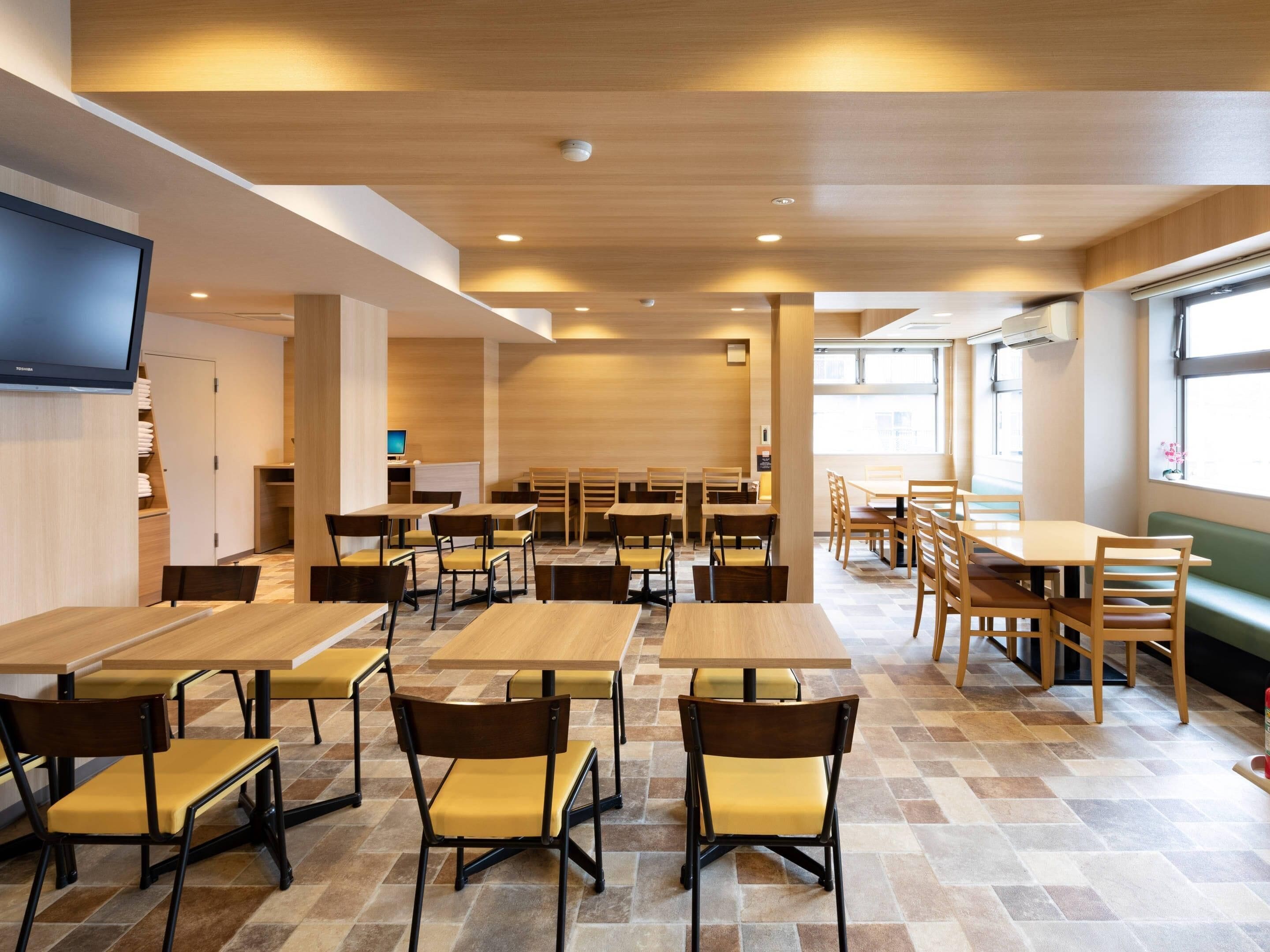 Daily buffet breakfast (JPY 990 per person)