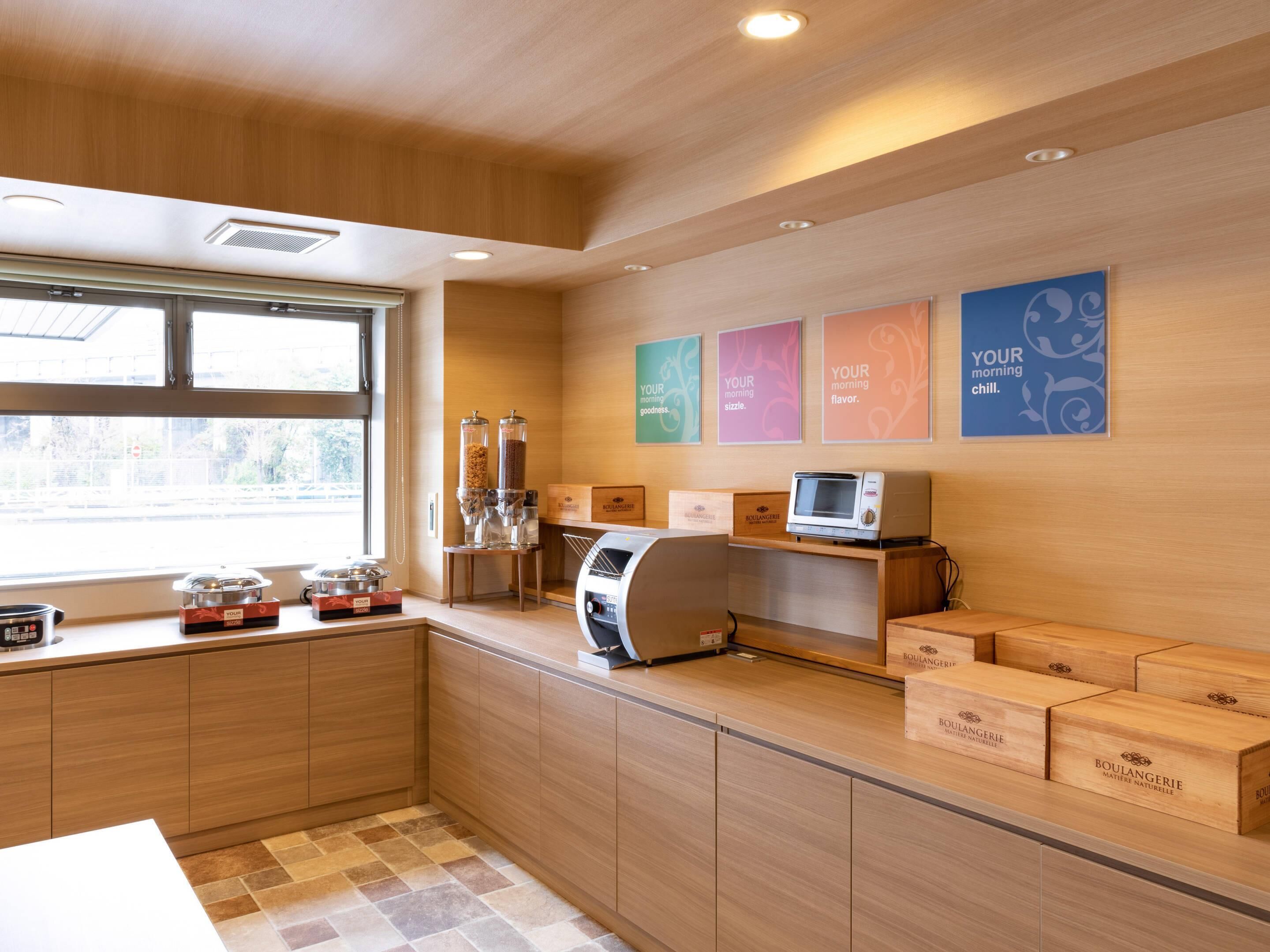 Daily buffet breakfast (JPY 990 per person)