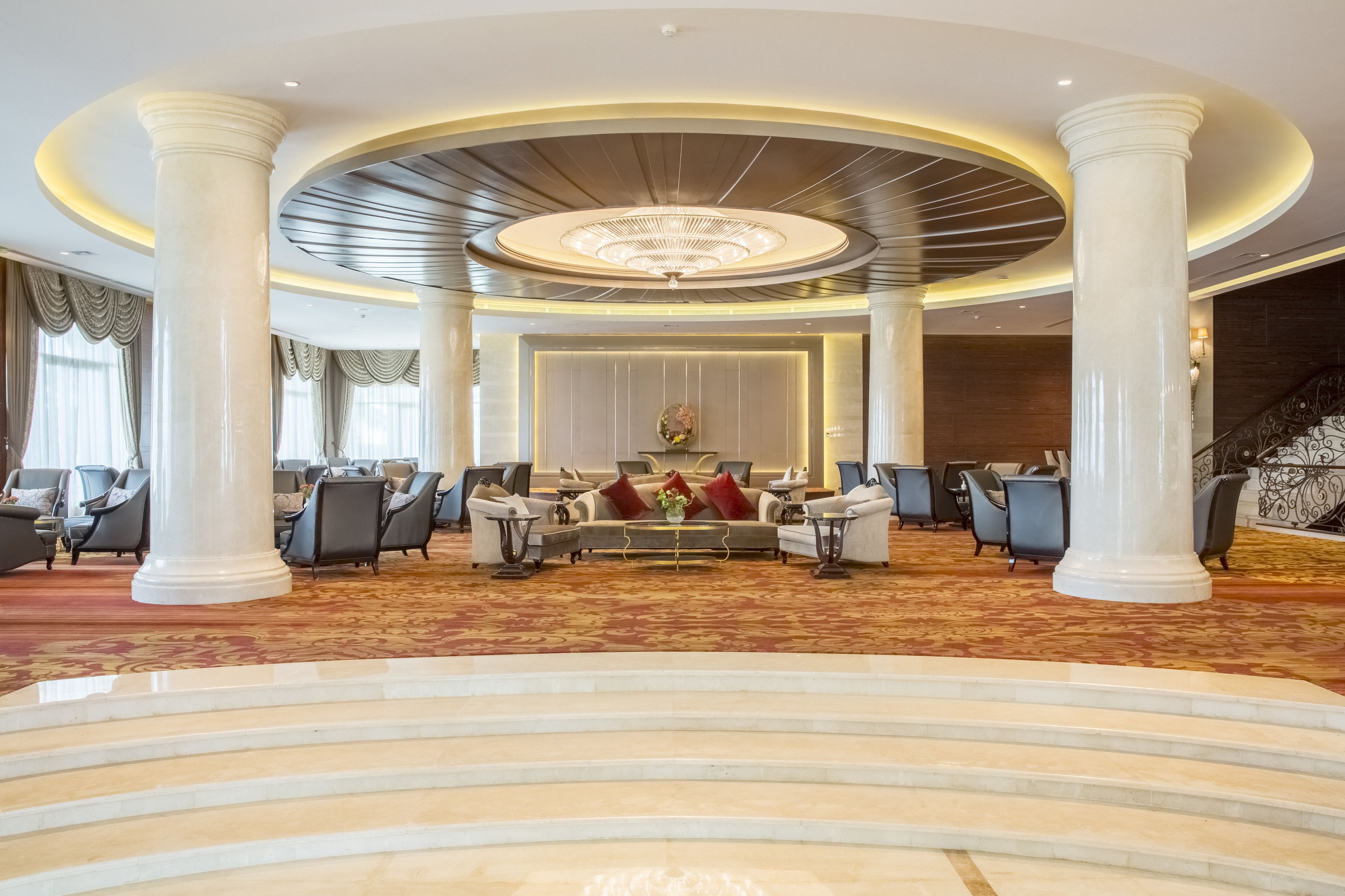 2 bars/lounges, poolside bar