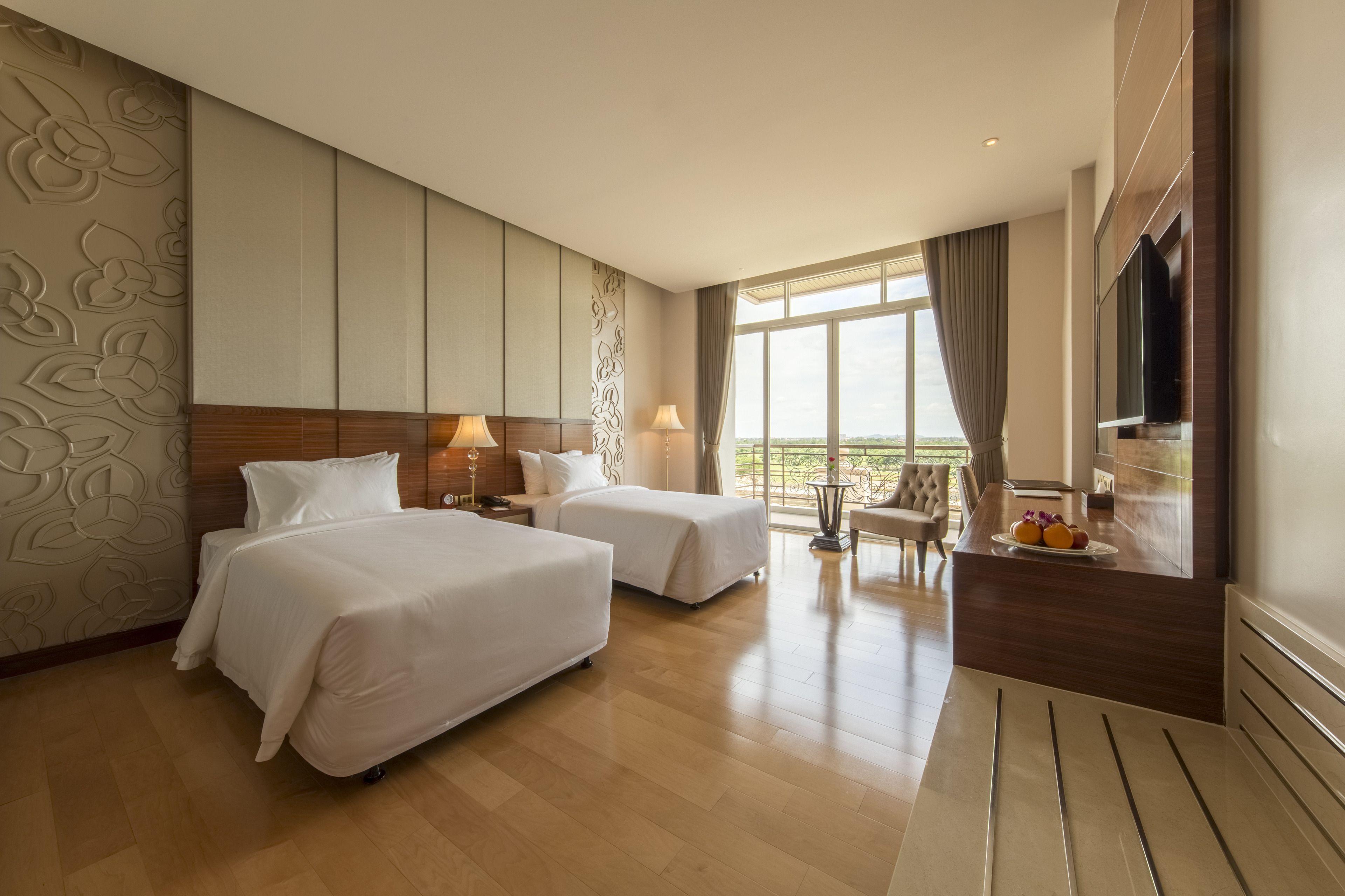 deluxe double or twin room | minibar, in-room safe, individually furnished, desk