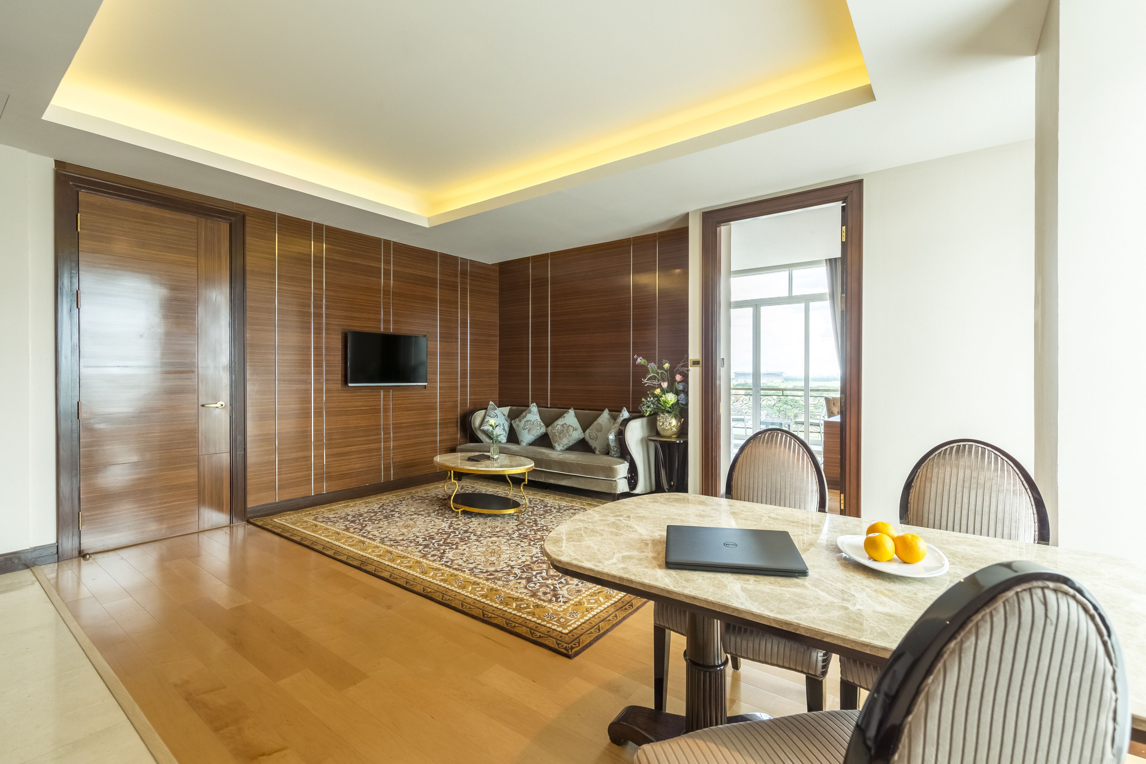 junior suite | minibar, in-room safe, individually furnished, desk