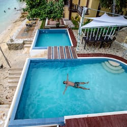 2 outdoor pools, free pool cabanas, pool umbrellas