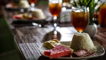 Desayuno a la carta todos los días (con cargo)