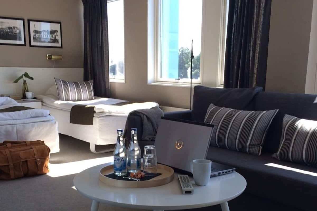 1 bedroom, pillow-top beds, individually decorated