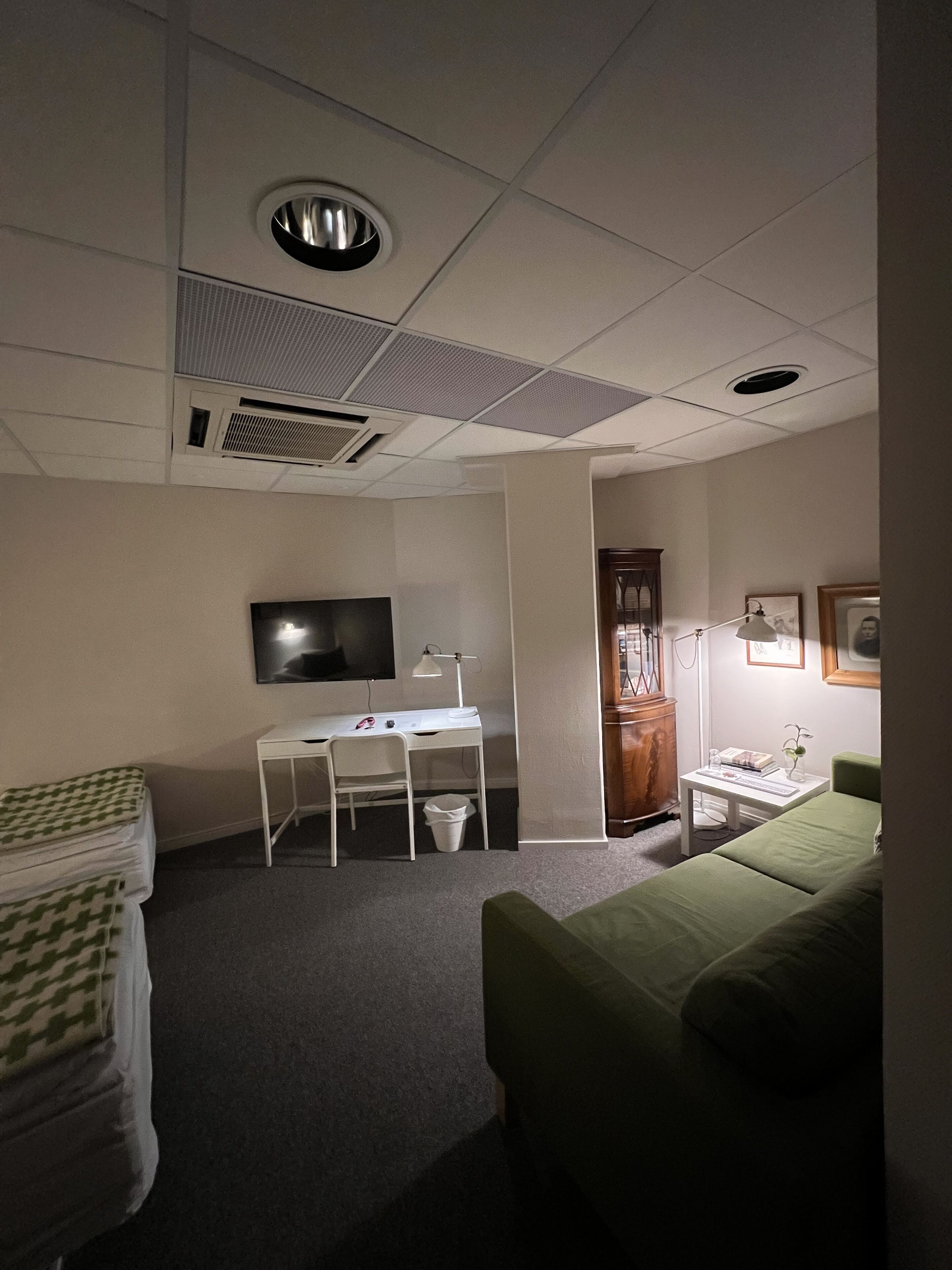 family room - no view | 1 bedroom, pillow-top beds, individually decorated