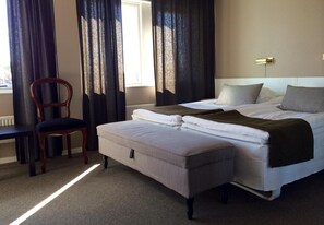 Pillow-top beds, individually decorated, individually furnished, desk