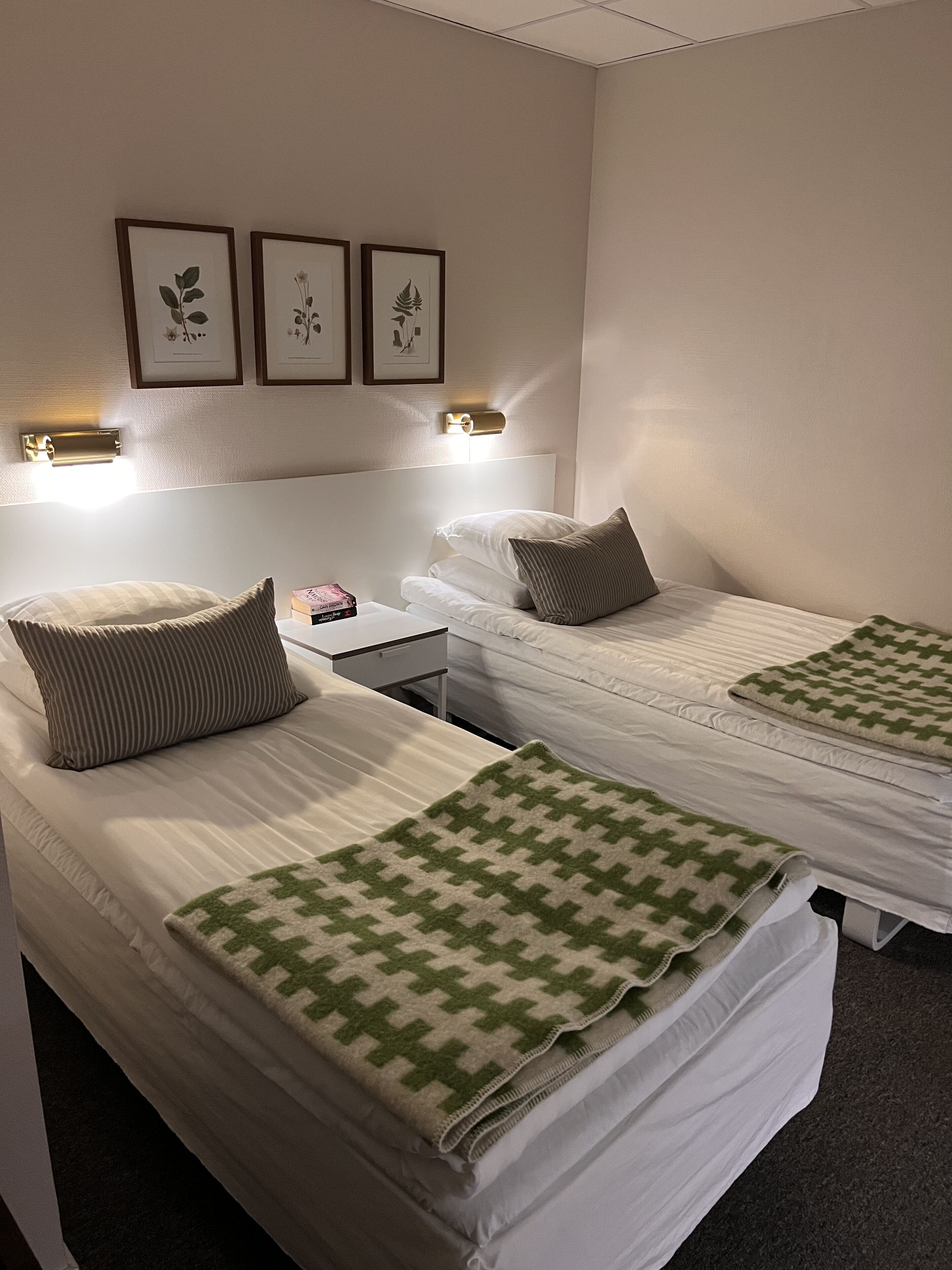 family room - no view | 1 bedroom, pillow-top beds, individually decorated