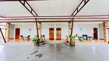 Kamar Deluks | Teras/patio