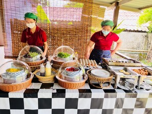 Sarapan ala kontinental setiap hari dengan biaya tambahan