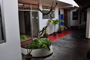 Reception hall - SURF UNA Beach Hotel (Unawatuna)