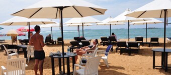 SURF UNA Beach Hotel