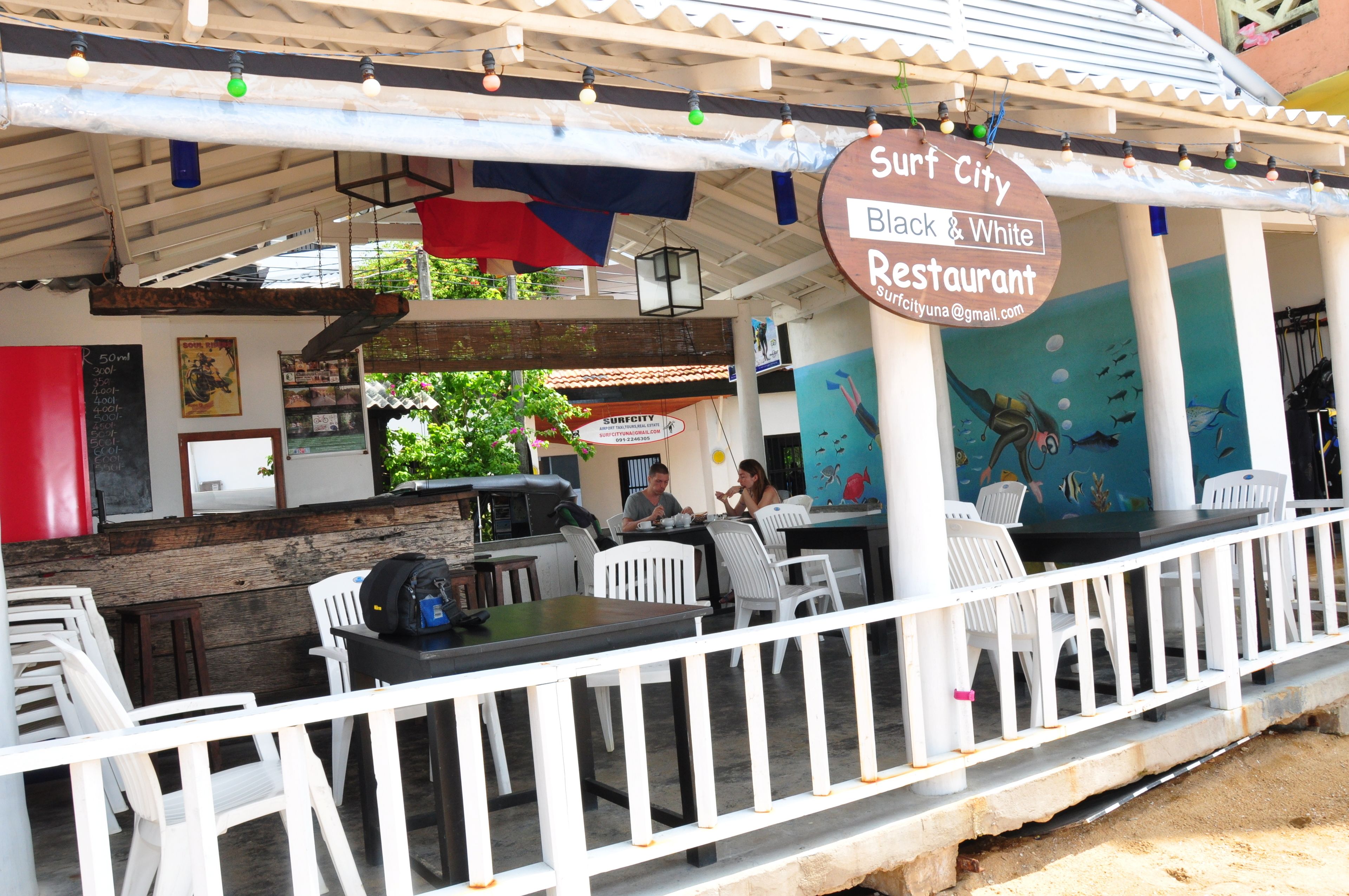 Breakfast, lunch, dinner served; international cuisine, beach views 