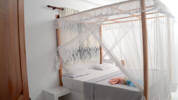 Standard Room, 1 Bedroom | Premium bedding, in-room safe, desk, soundproofing