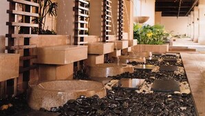 A spa area with a water feature, wooden lattice, and potted plants. - Winland 800 Hotel (Tsing Yi)