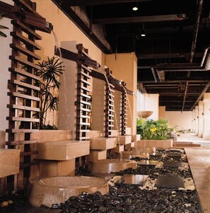 Se sirven desayunos, almuerzos y cenas; cocina internacional