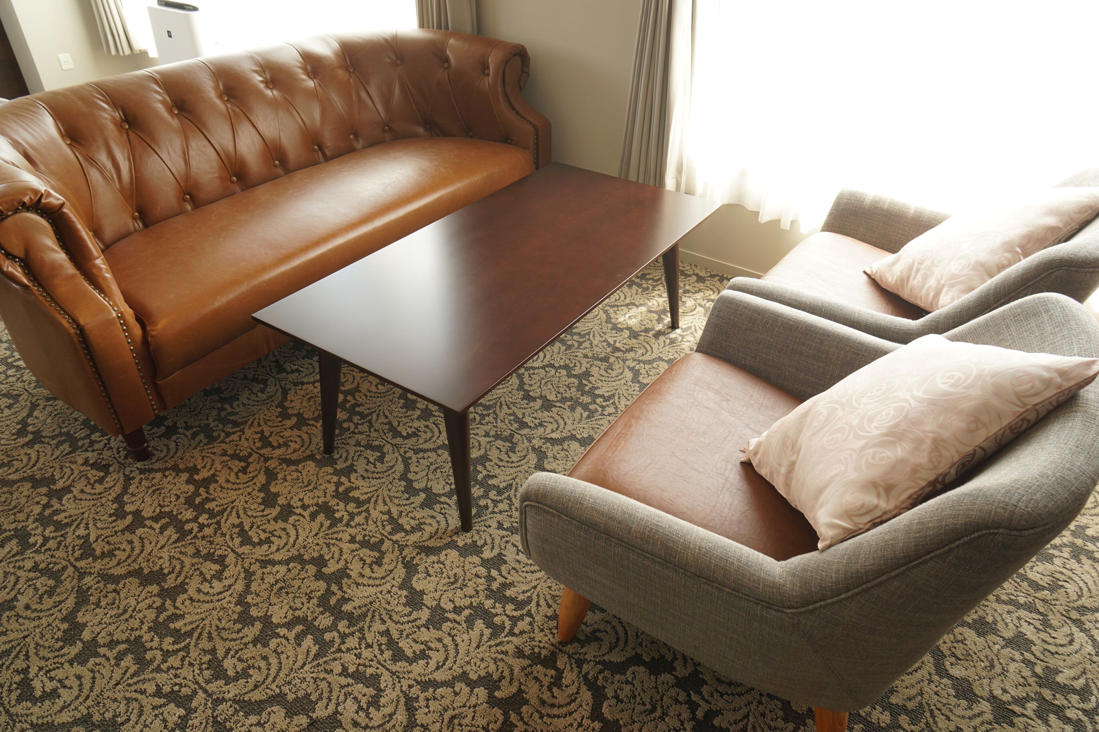 suite room, non smoking | 1 bedroom, individually decorated, desk, laptop workspace