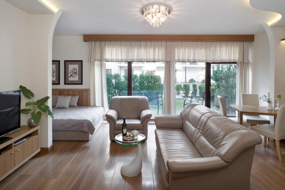 Eenvoudig appartement (for 2 persons) | Luxe beddengoed, een kluis op de kamer, individueel gemeubileerd