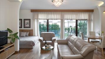 Basic Apartment (for 2 persons) | Premium bedding, in-room safe, individually furnished