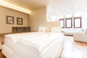 Apartment, Hot Tub (Sauna) | Living area | Flat-screen TV - Parkside Apartments Old Town (Kraków)