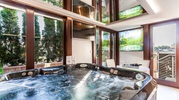 Apartment, Hot Tub (Sauna) | Jetted bathtub