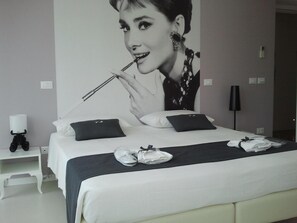 Minibar, in-room safe, individually decorated, individually furnished - Villa Venice Movie (Venice)