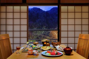 ディナーに営業