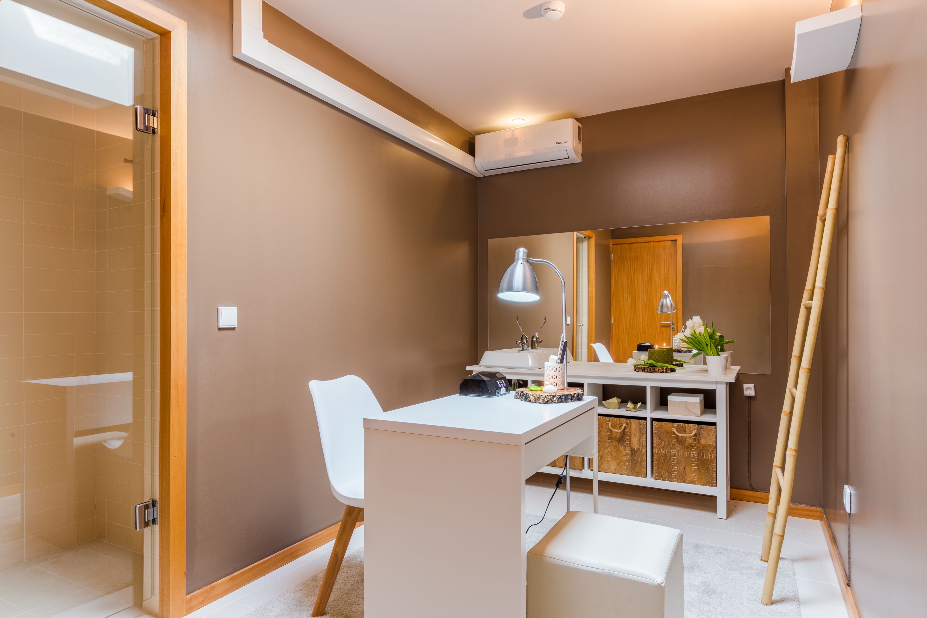 sauna, steam room, turkish bath/hammam, massages