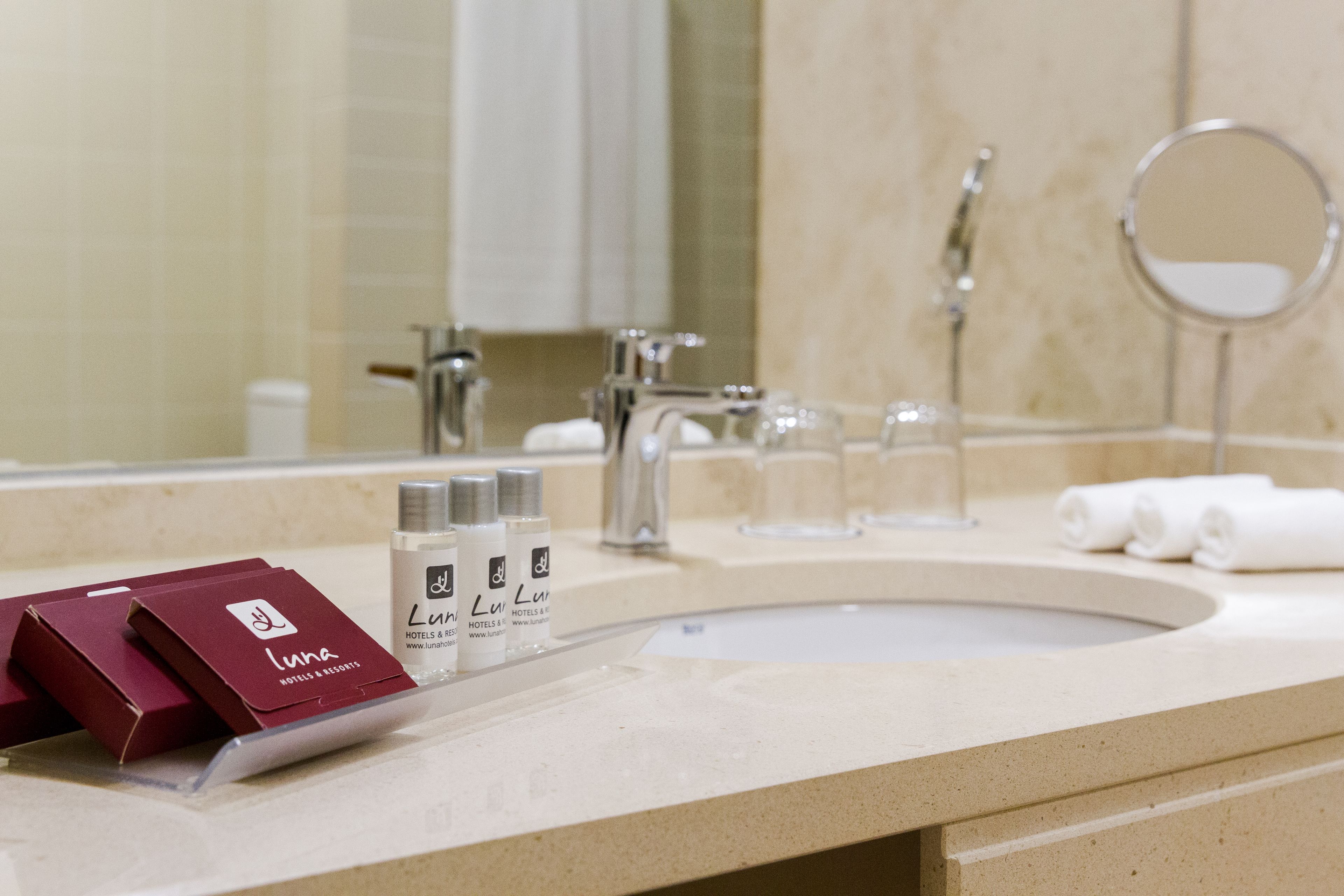 combined shower/bathtub, deep-soaking bathtub, rainfall showerhead