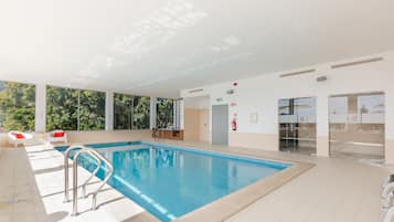 Indoor pool, pool loungers