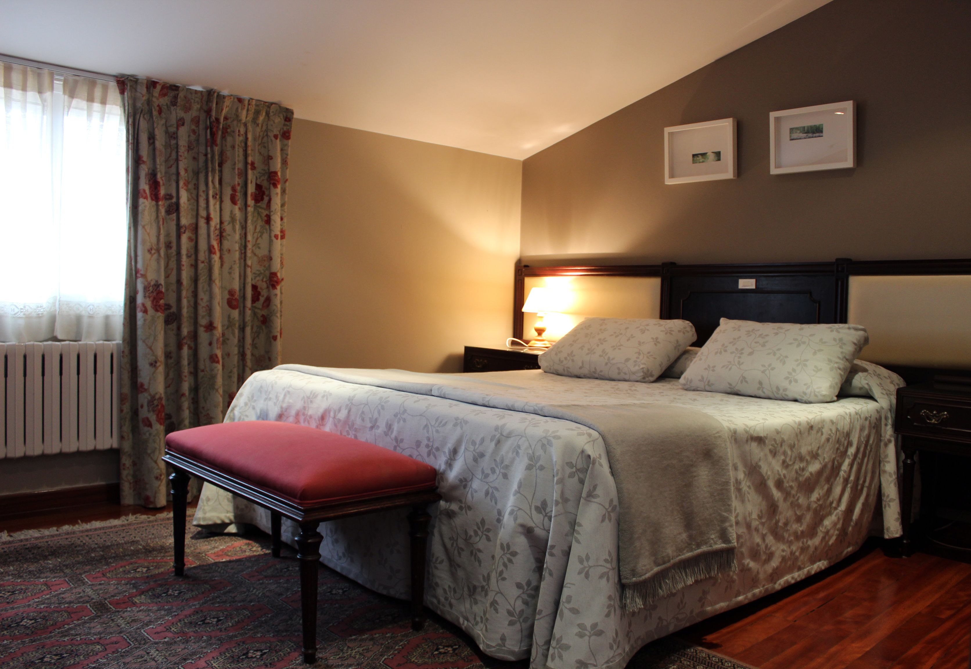 single room | desk, blackout curtains, free cots/infant beds, rollaway beds