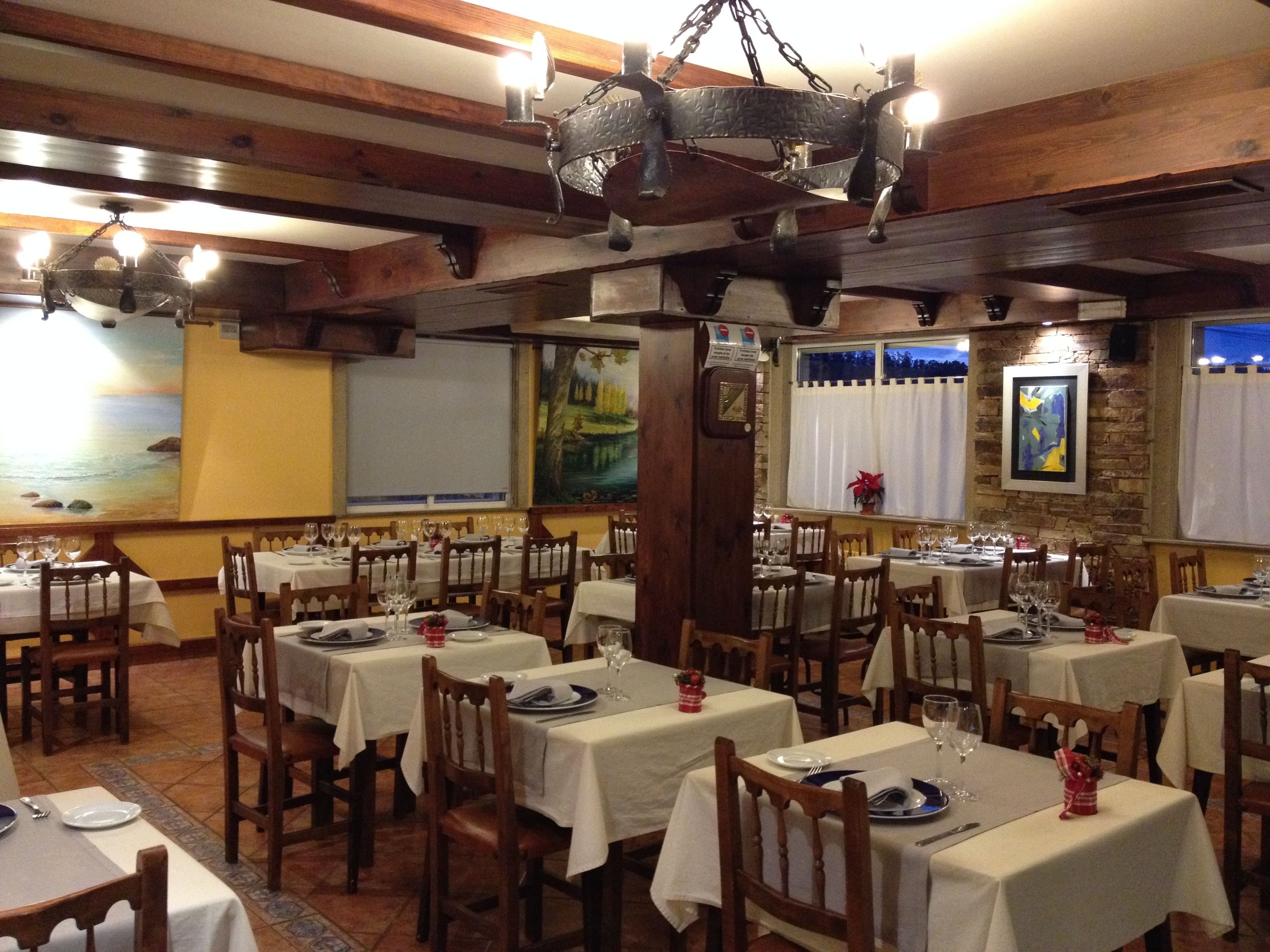 breakfast, lunch and dinner served