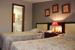 Double or Twin Room | Desk, blackout curtains, free cots/infant beds, rollaway beds