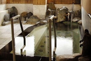Indoor spa tub - Kinugawa Niouson Plaza (Nikko)