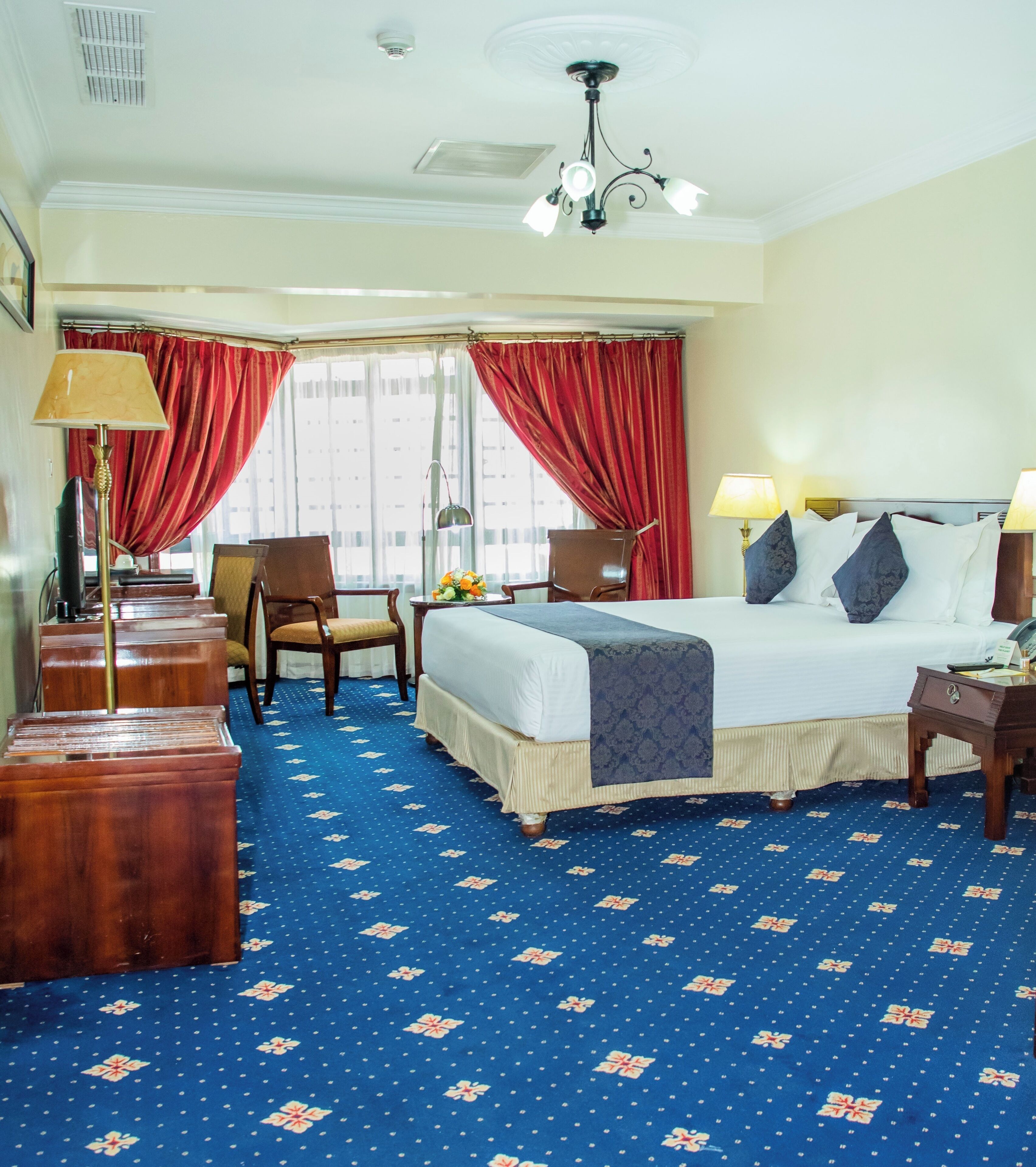 superior king room | premium bedding, down duvets, pillow-top beds, minibar
