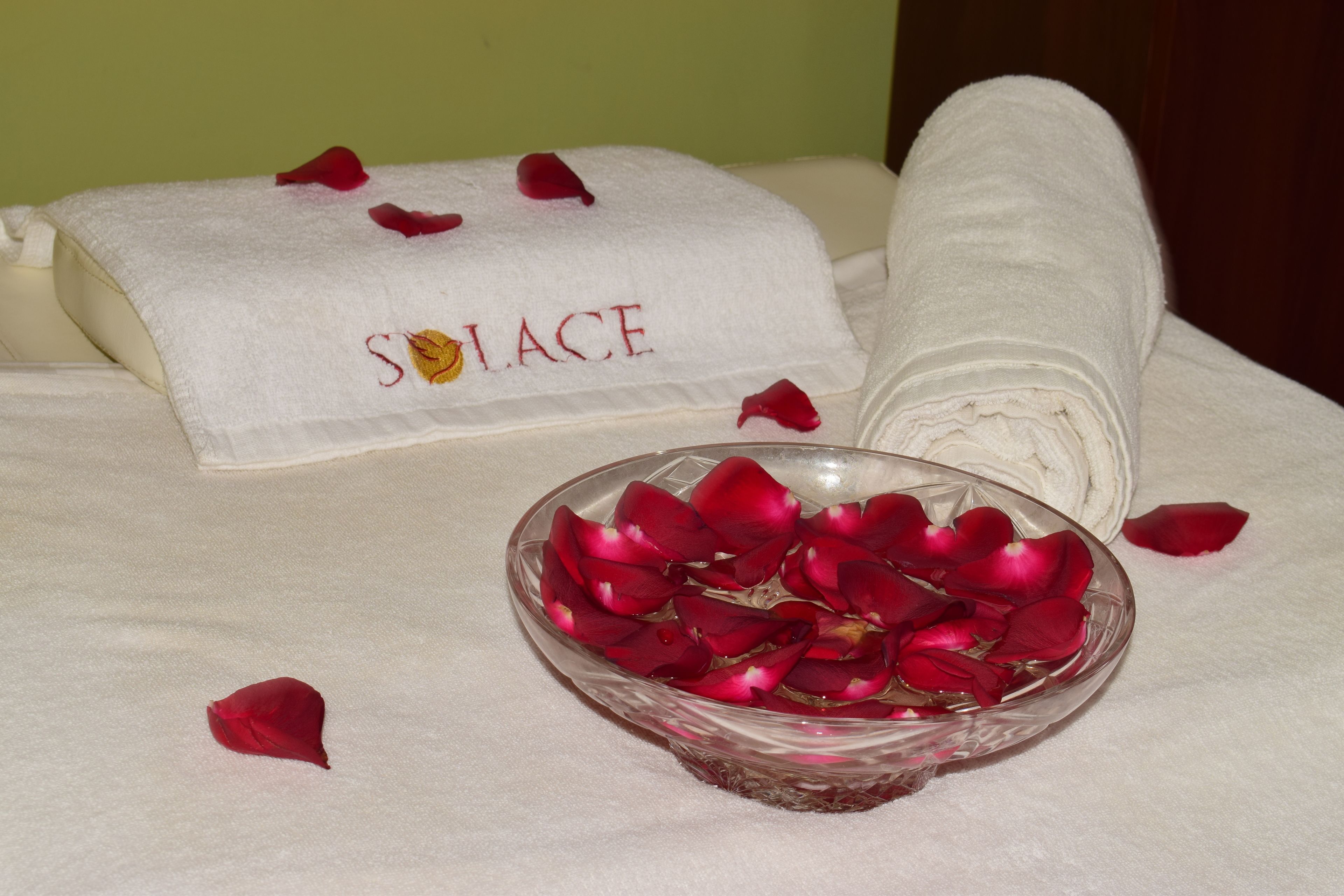 couples treatment room(s), sauna, hot tub, steam room, body treatments