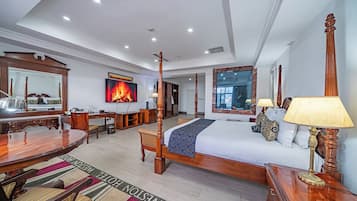Executive Suite | 1 bedroom, premium bedding, down comforters, pillowtop beds