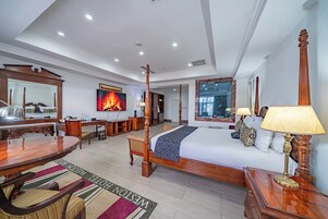 ห้องเอ็กเซกคิวทีฟสวีท | เครื่องนอนระดับพรีเมียม, ผ้านวมขนเป็ด, เตียงพร้อมฟูกเสริมที่นอน