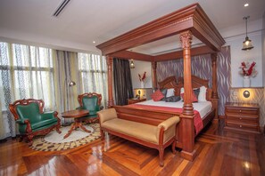 Premium bedding, down duvets, pillow-top beds, minibar - Weston Hotel (Nairobi)