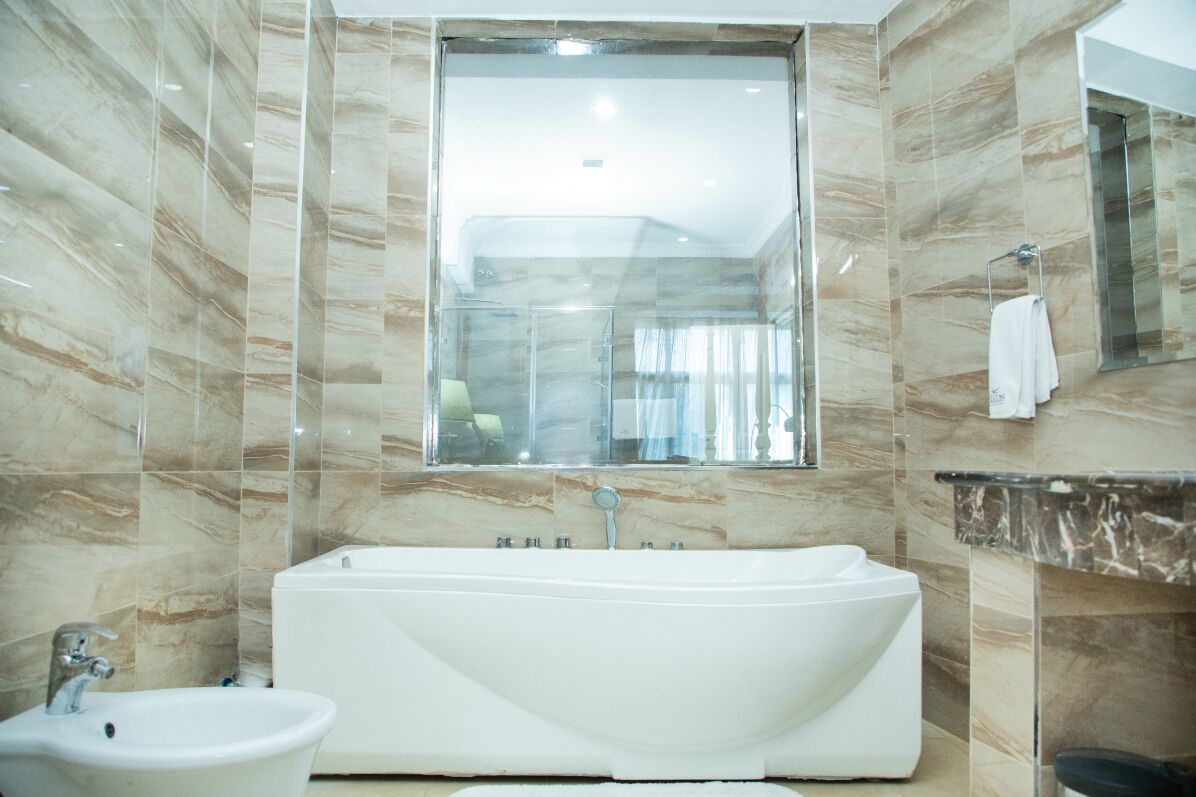 executive suite | bathroom | free toiletries, hair dryer, bathrobes, slippers