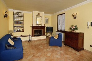 TV - Agriturismo i Granai (Spoleto)