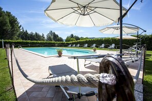 Outdoor pool, pool loungers - Agriturismo i Granai (Spoleto)