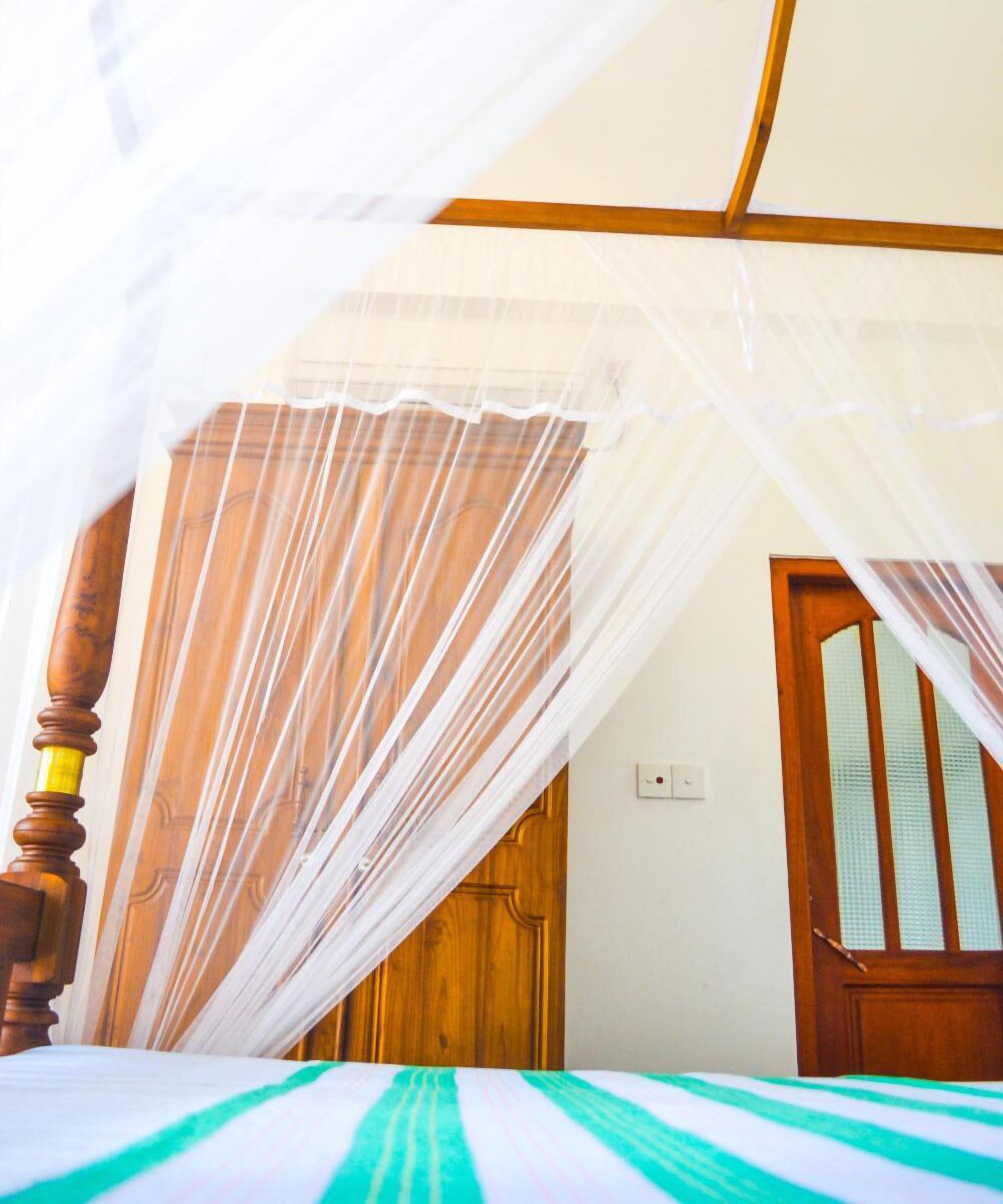 Free WiFi, bed sheets