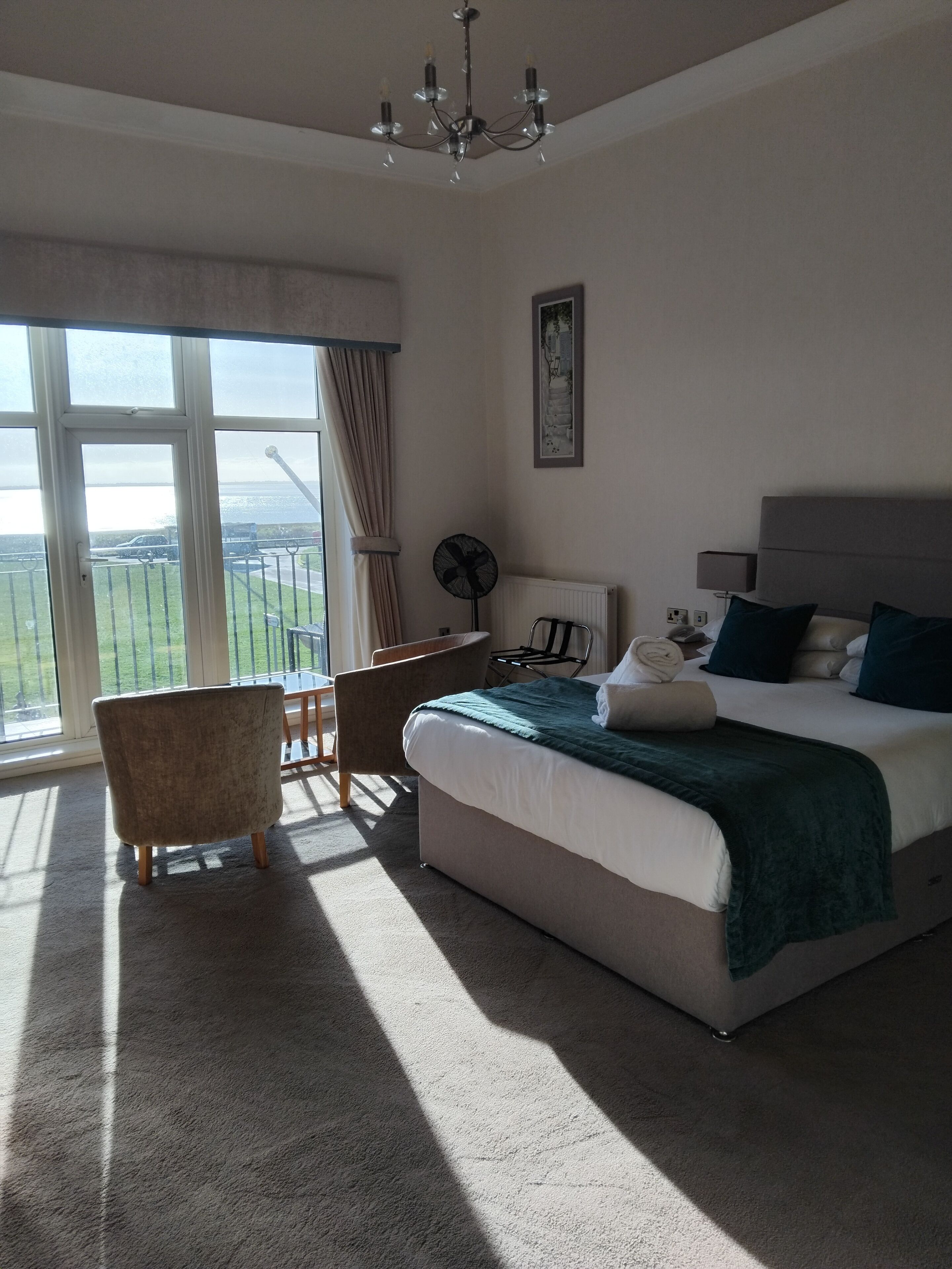 Deluxe Double Room | Desk, laptop workspace, iron/ironing board, free WiFi