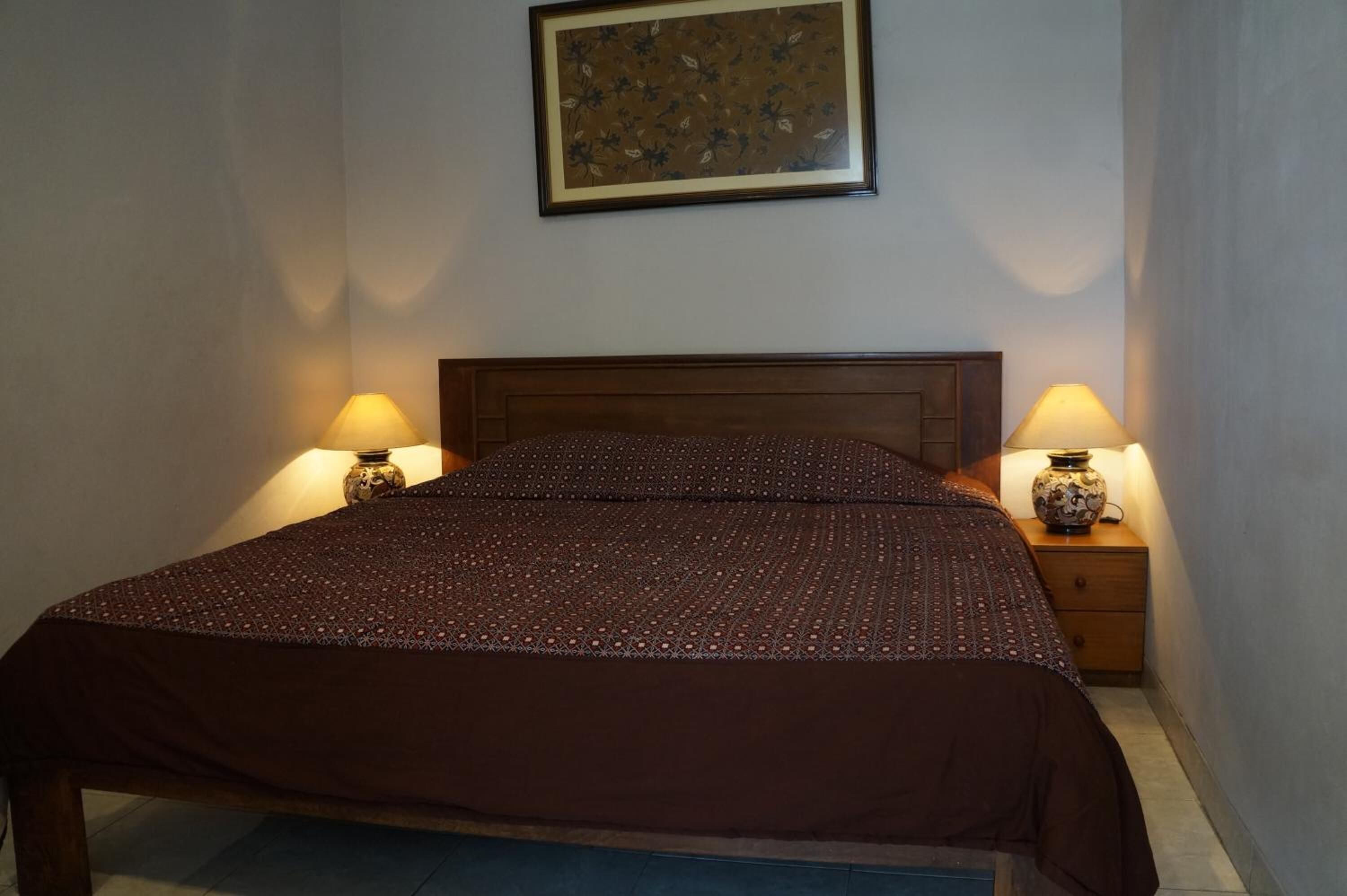 Premium bedding, desk, rollaway beds, free WiFi