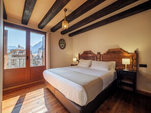 Comfort Apartment, 1 Bedroom | Premium bedding, down duvets, memory-foam beds, individually decorated - Apartamentos Villa de Plan (Plan)