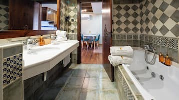 Comfort-Apartment, 1 Schlafzimmer | Badezimmer | Badewanne, Whirlpool, kostenlose Toilettenartikel, Haartrockner