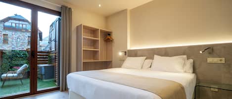 Design appartement | Luxe beddengoed, donsdekens, bedden met traagschuimmatrassen