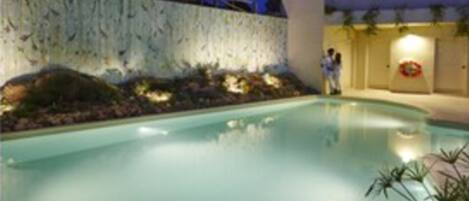 Kolam renang terbuka