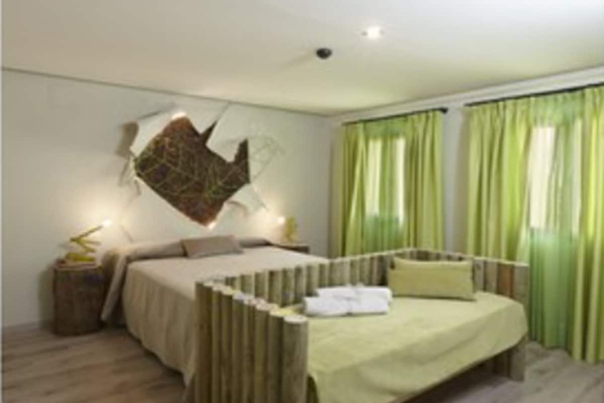 Dupleks, 2 kamar tidur | Minibar, brankas, tempat tidur bayi gratis, dan Wi-Fi gratis