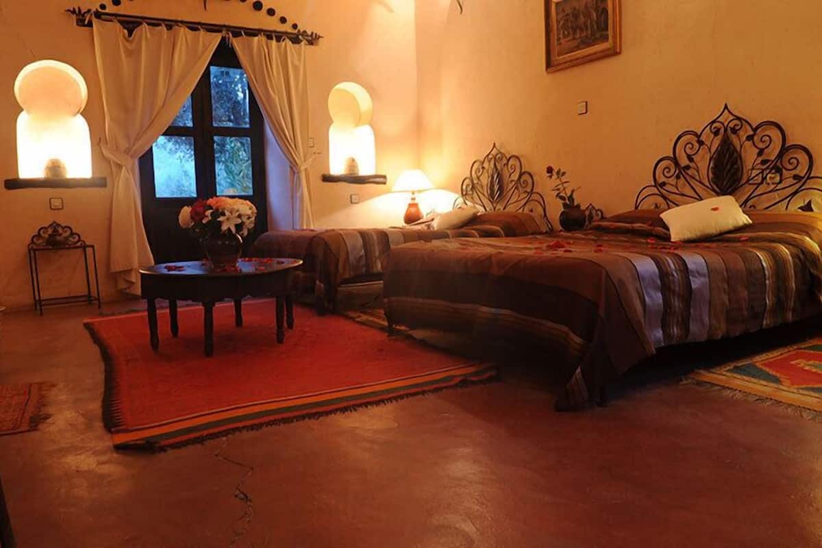 Classic Suite, Non Smoking | In-room safe, blackout drapes